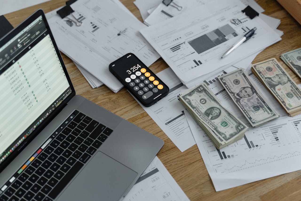 CPA helping small businesses in Miami with bookkeeping